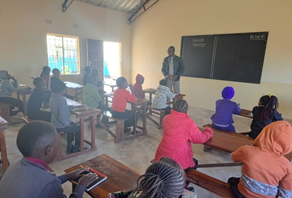 Ein neues Klassenzimmer für die Grundschule Maloni, Sambia