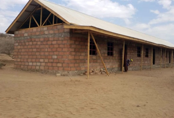 Neue Grundschule für Mädchen und Jungen in Tansania, Afrika.